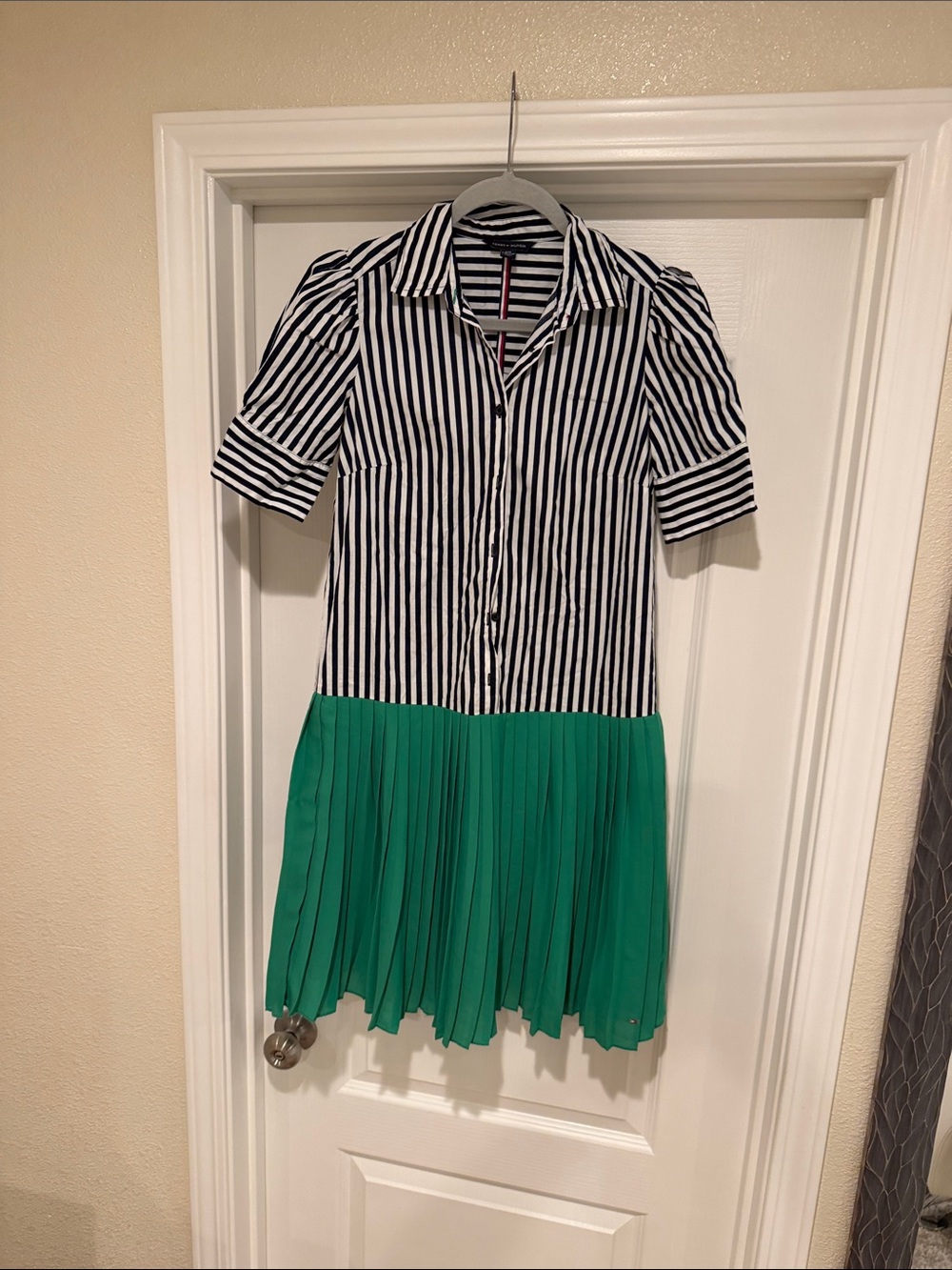 Tommy Hilfiger Women's Sateen Shirt
Dress Size XXS-XS - Picture 3 of 10